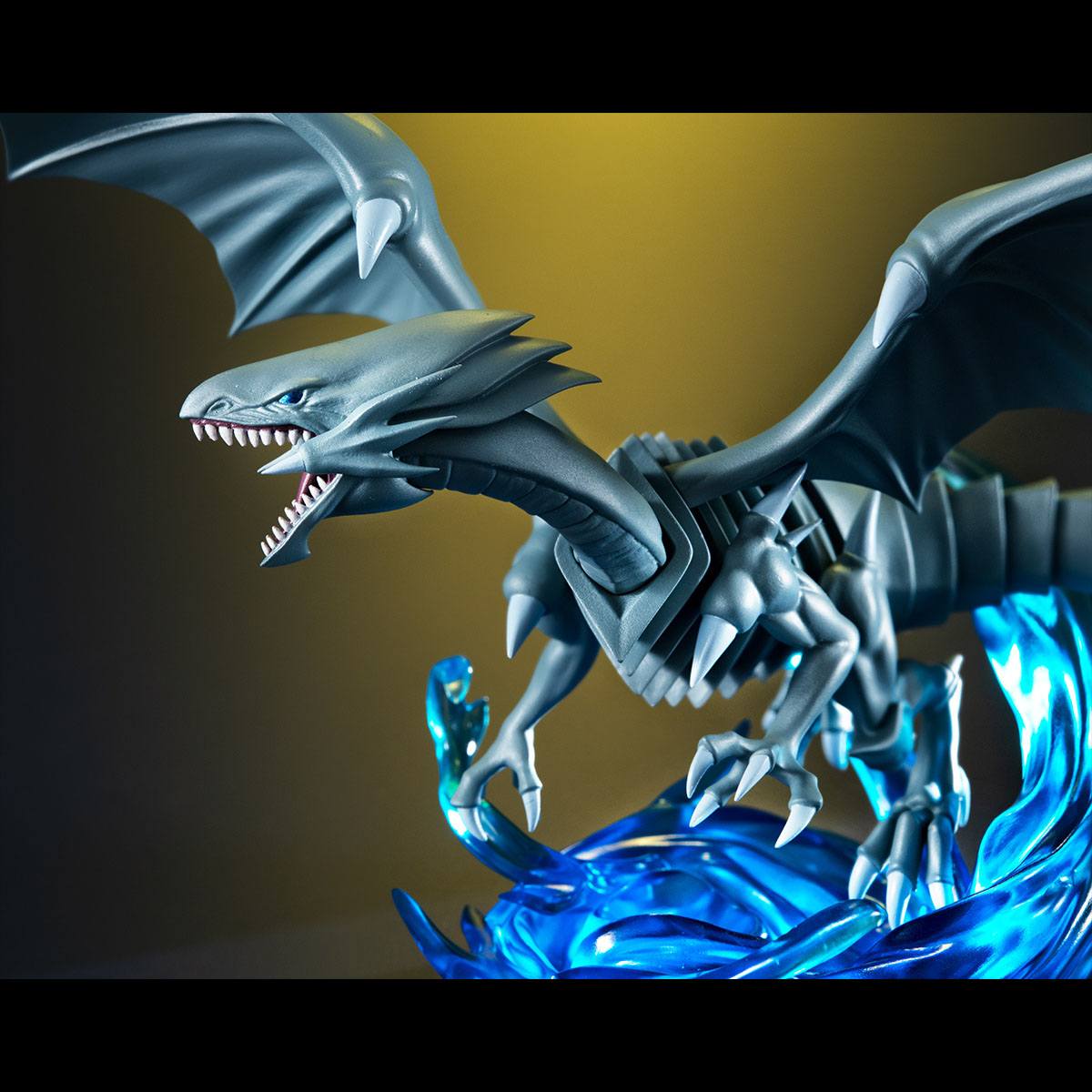 Yu-Gi-Oh! Duel Monsters Statue Blue Eyes White Dragon