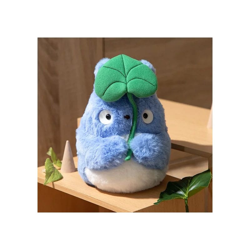 Mein Nachbar Totoro: Totoro Plüschfigur – Totoro with Leaf – 20 cm